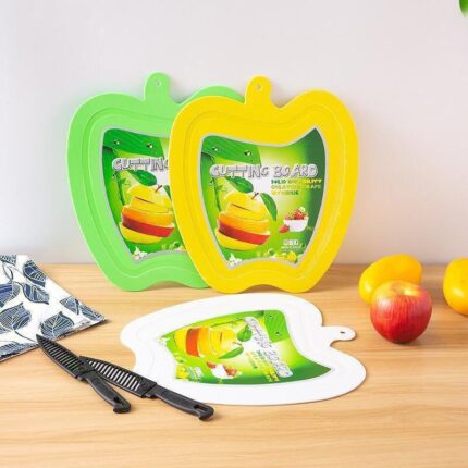 Chopping board with knife